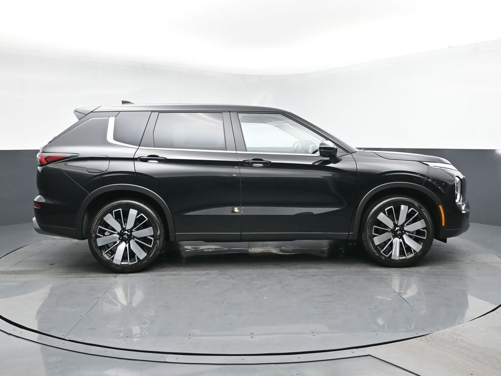 New 2026 Black Mitsubishi  image 3