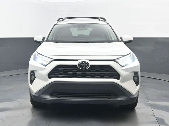 Used 2024 Wind Chill Pearl Toyota XLE Premium image 5