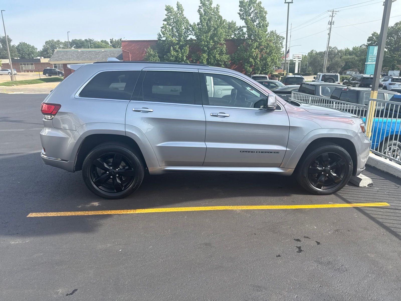Used 2015 Silver Jeep Overland image 8