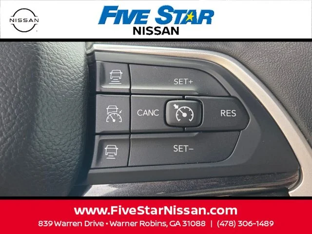 Used 2022 Silver Jeep Altitude image 25