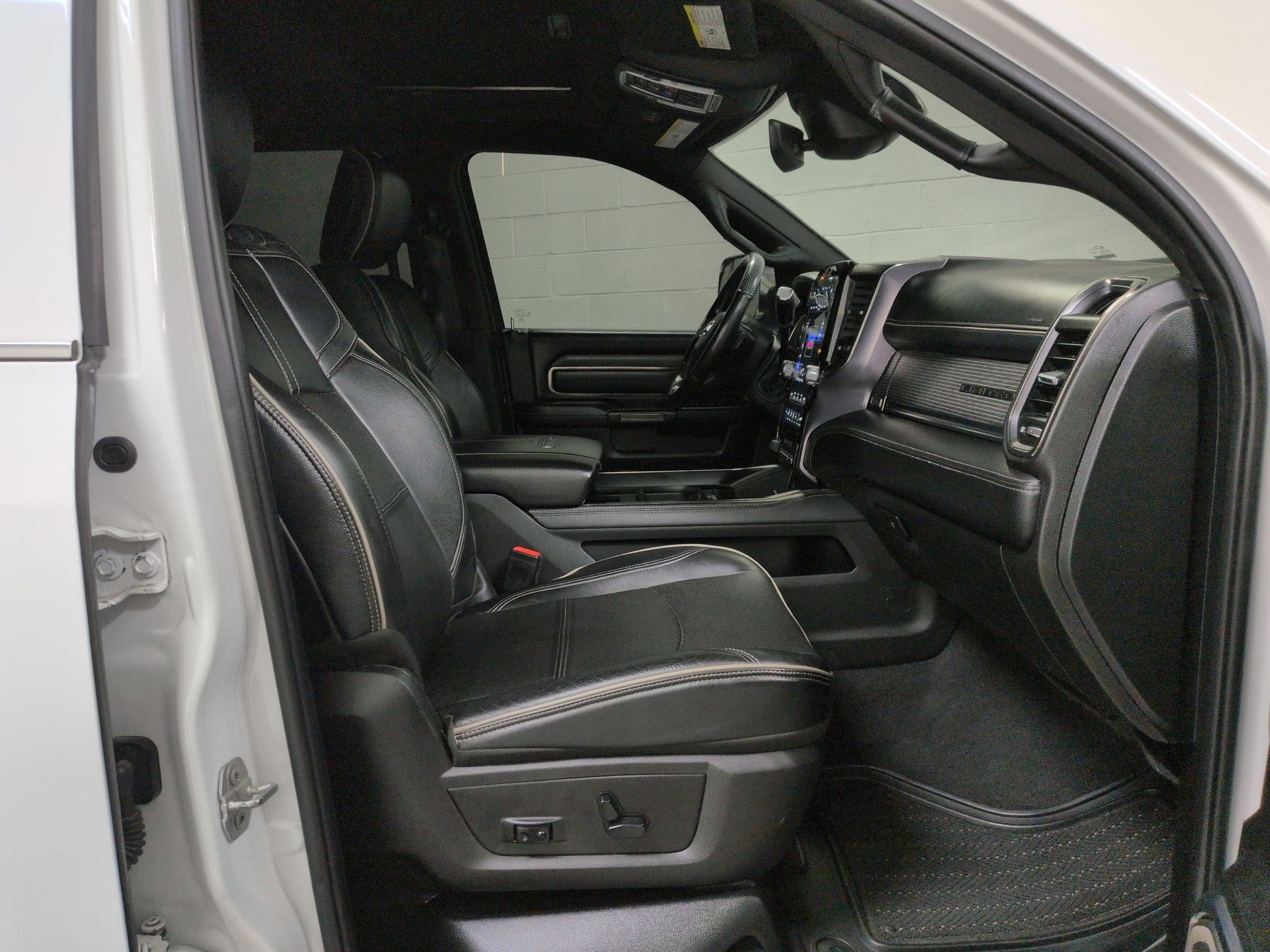 2020 RAM Ram 2500 Pickup Laramie Limited - Photo 33