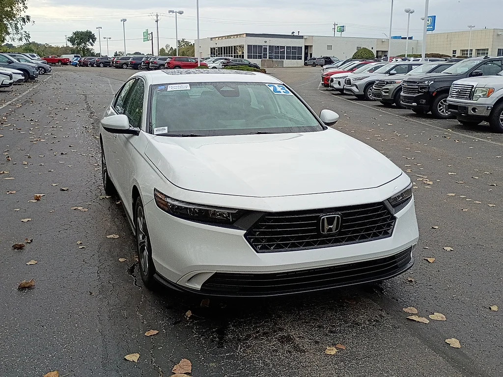 Certified Used 2023 WHITE Honda EX image 1