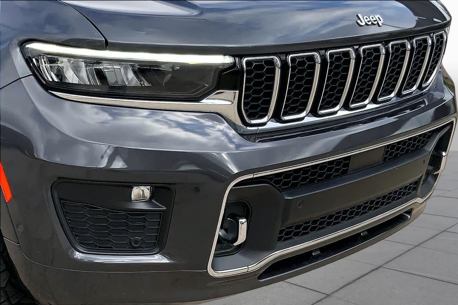 Used 2022 Baltic Gray Metallic Clearcoat Jeep Overland image 28