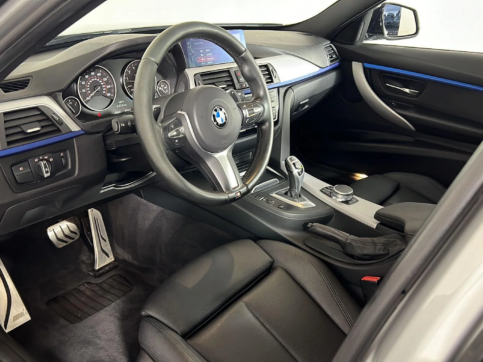 Used 2017  BMW 330i xDrive image 2