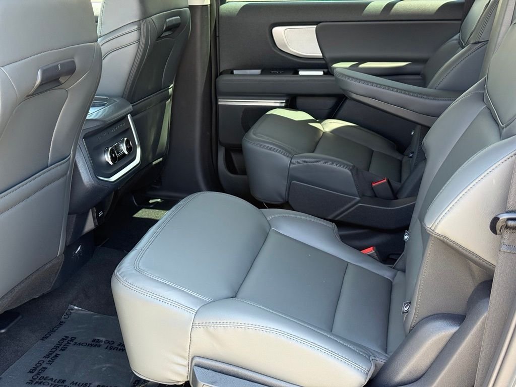 New 2026 Oxford White Ford MAX Active image 7