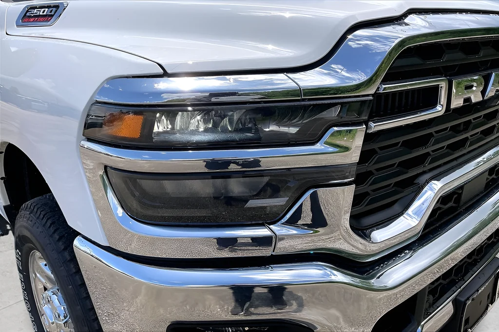 New 2026 Bright White Clearcoat RAM Tradesman image 17