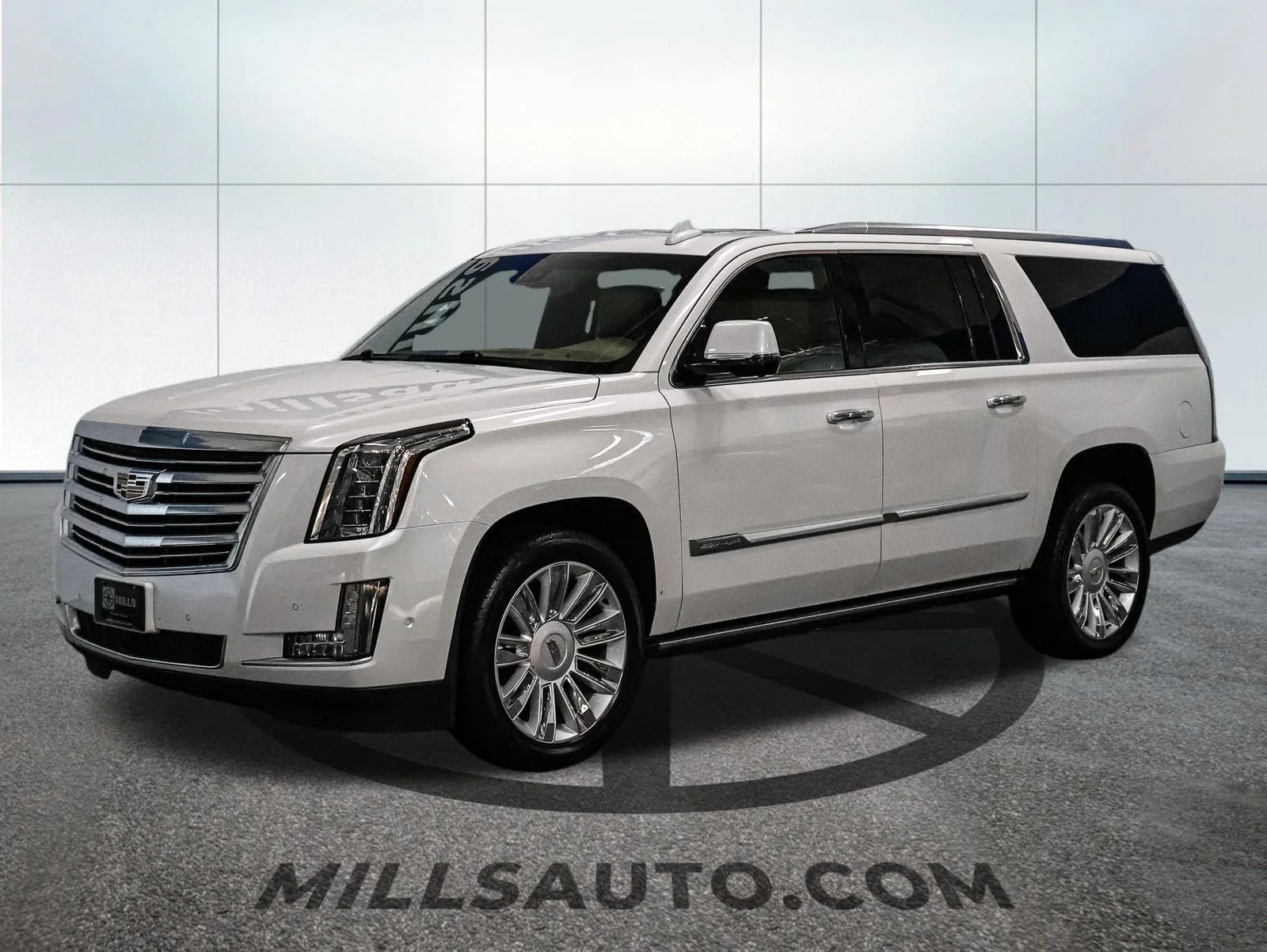 Used 2018 Cadillac Escalade ESV Platinum with VIN 1GYS4KKJ6JR157196 for sale in Baxter, Minnesota
