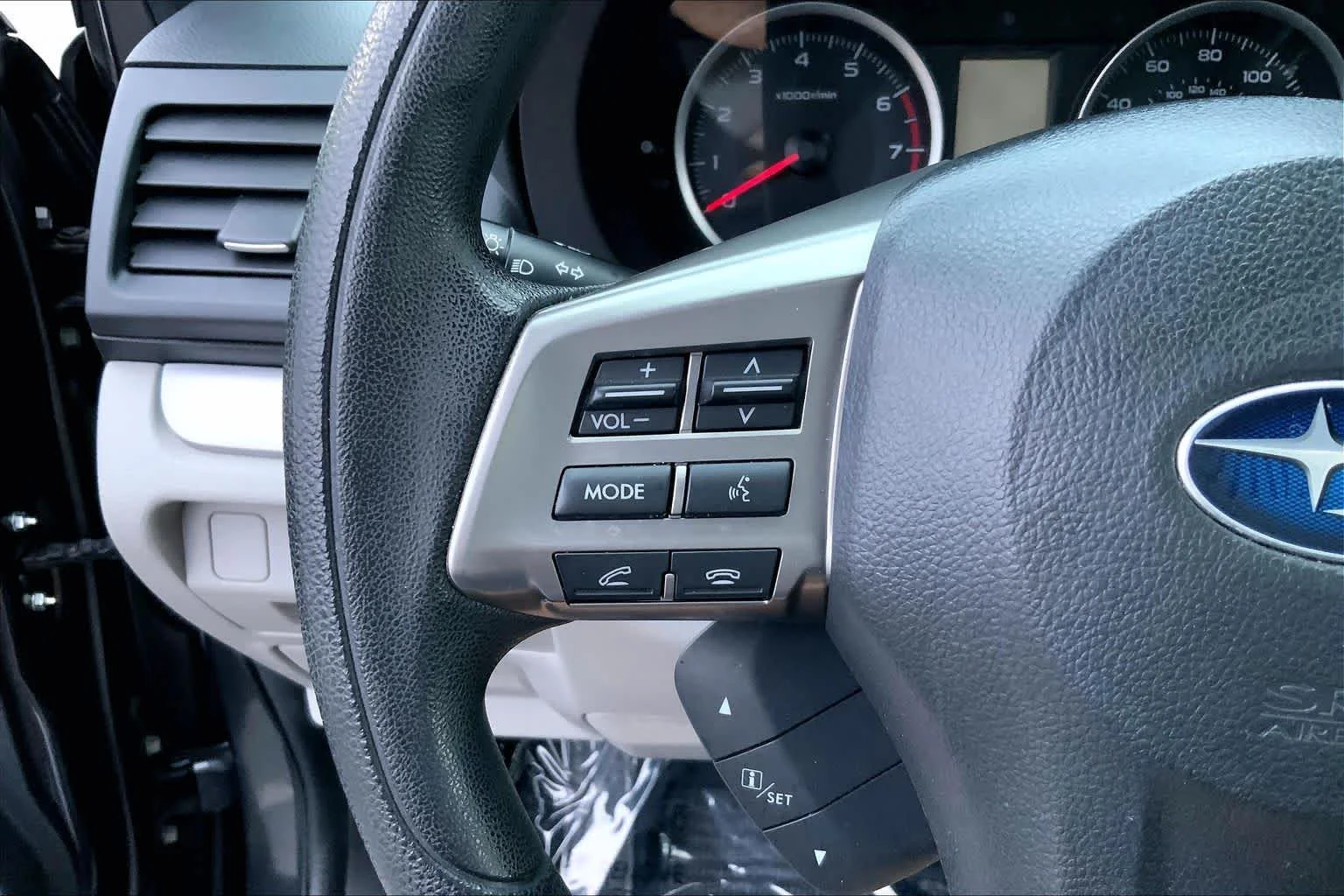 Used 2015 Dark Gray Metallic Subaru 2.5i image 20