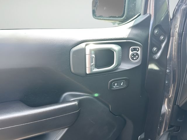 Used 2020 Gray Jeep Rubicon image 24