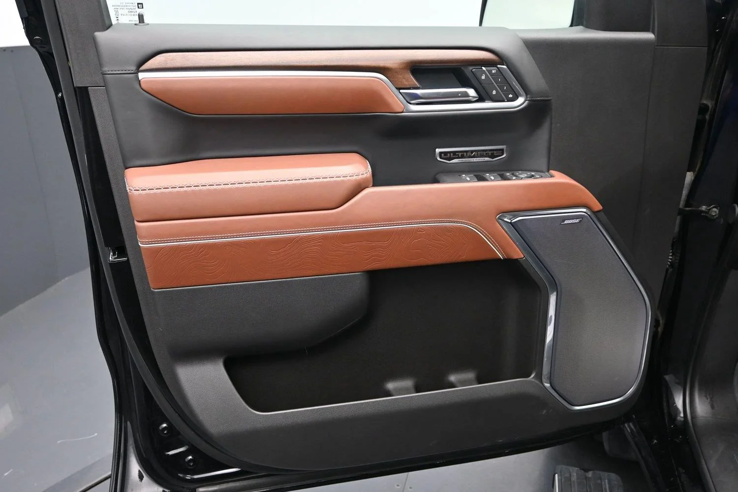 Used 2025 Onyx Black GMC Denali Ultimate image 22