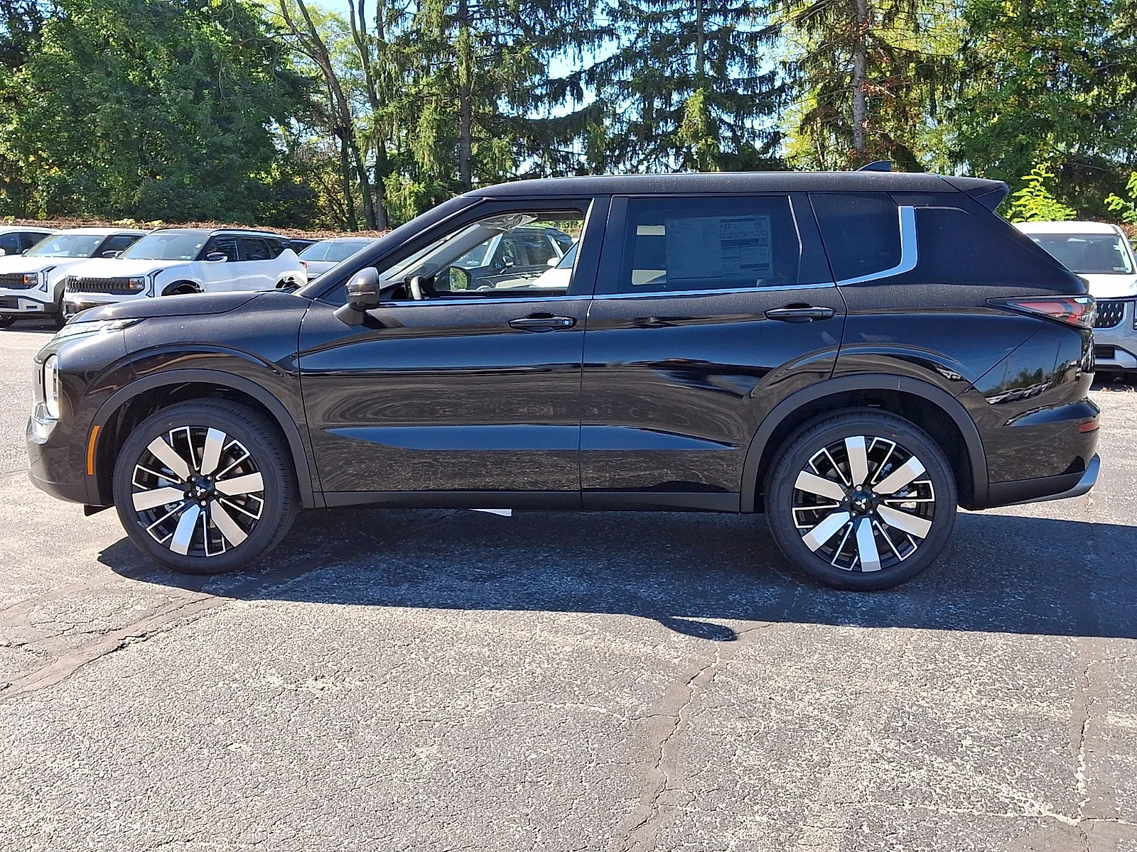 New 2026 Black Mitsubishi SE image 5