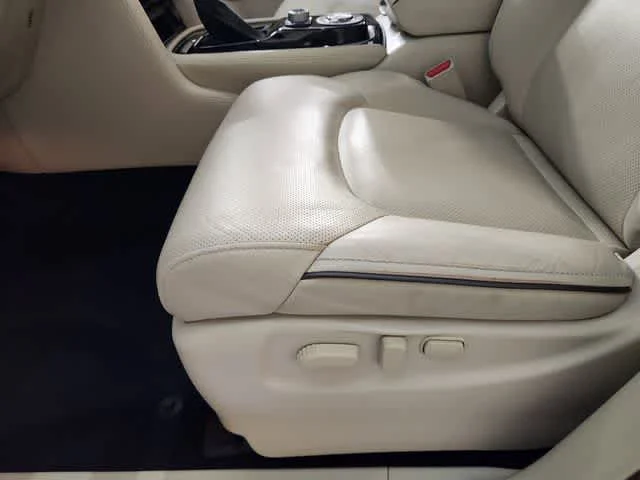 Used 2020 Moonstone White INFINITI LUXE image 24