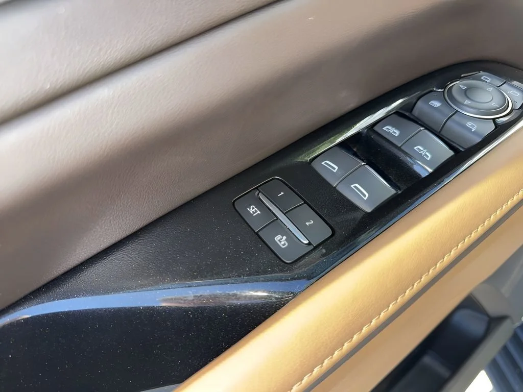 Used 2023 Crystal White Tricoat Cadillac Sport image 33