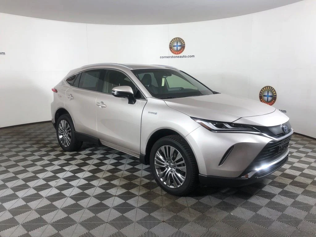 Used 2021 Silver Toyota XLE image 15