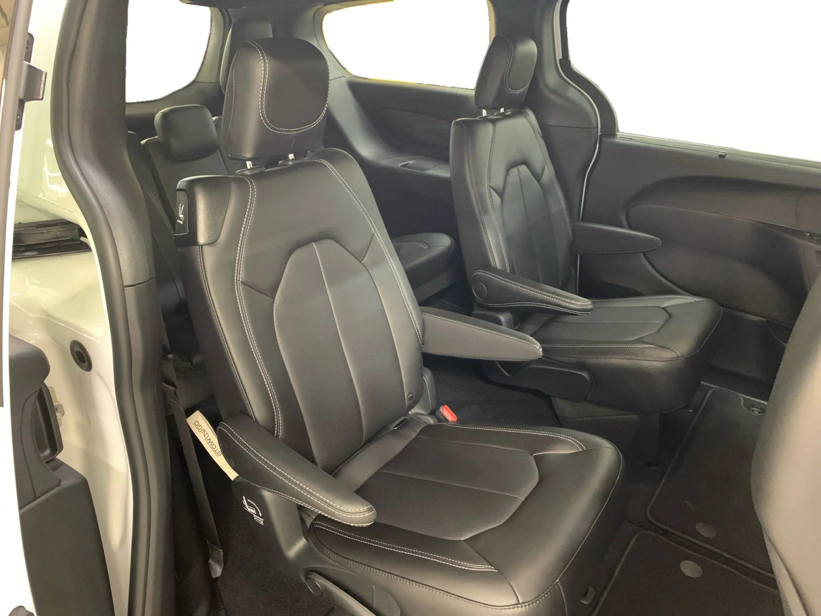 New 2027 Bright White Chrysler SXT image 18
