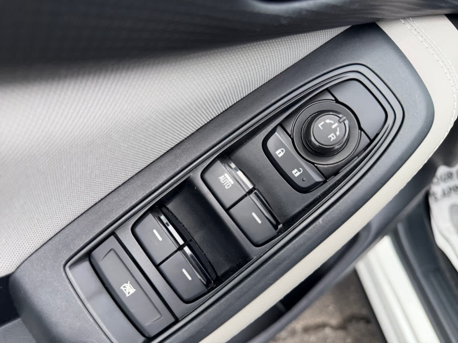 Used 2023 Crystal White Pearl Subaru  image 15