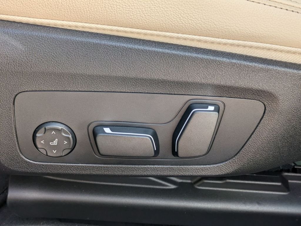 2025 BMW 3 Series 330i - Photo 13