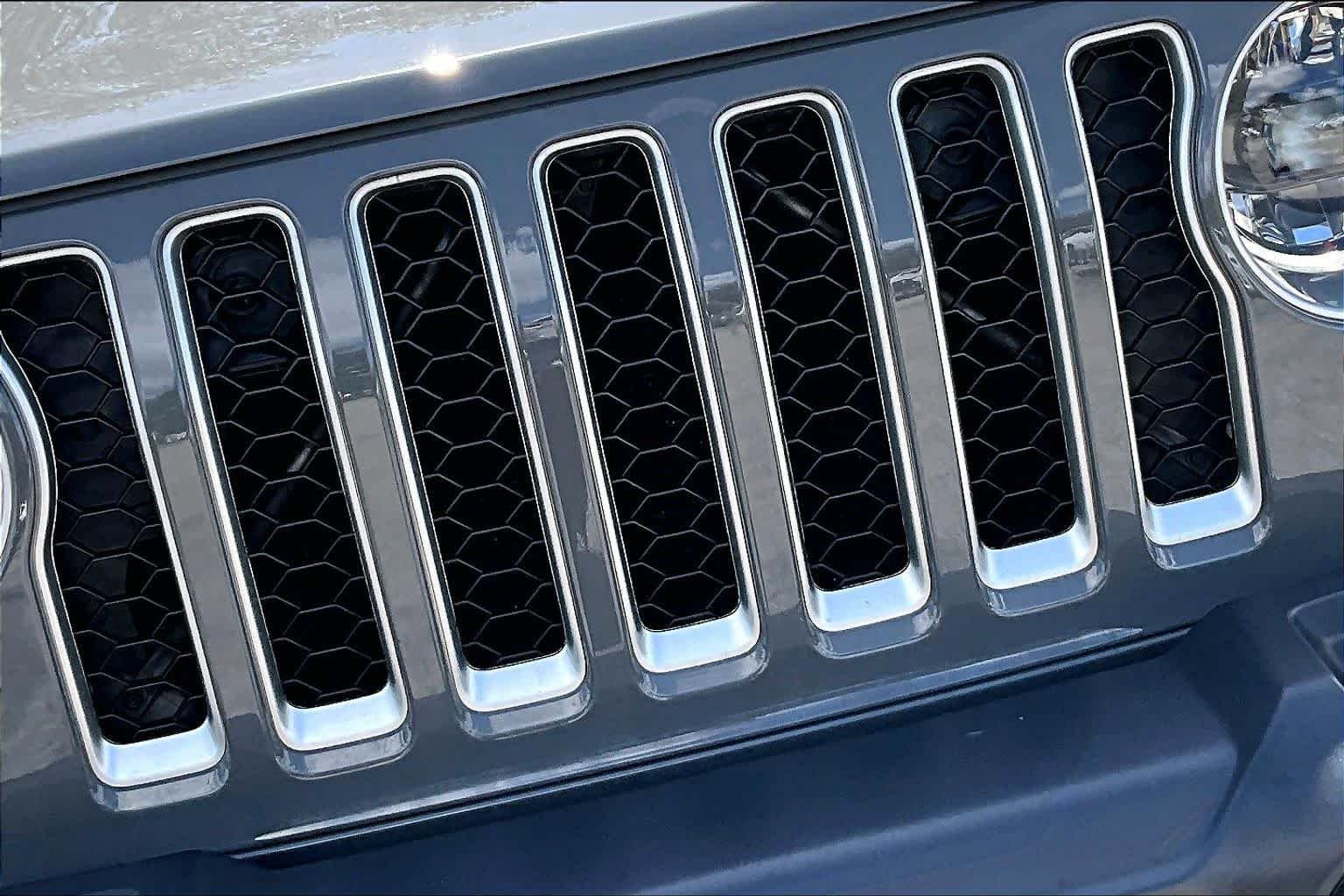 Used 2023 Sting-Gray Clearcoat Jeep Sahara image 29