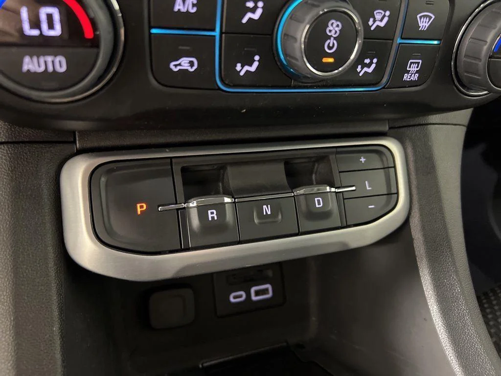 Used 2023 Summit White GMC SLE image 19