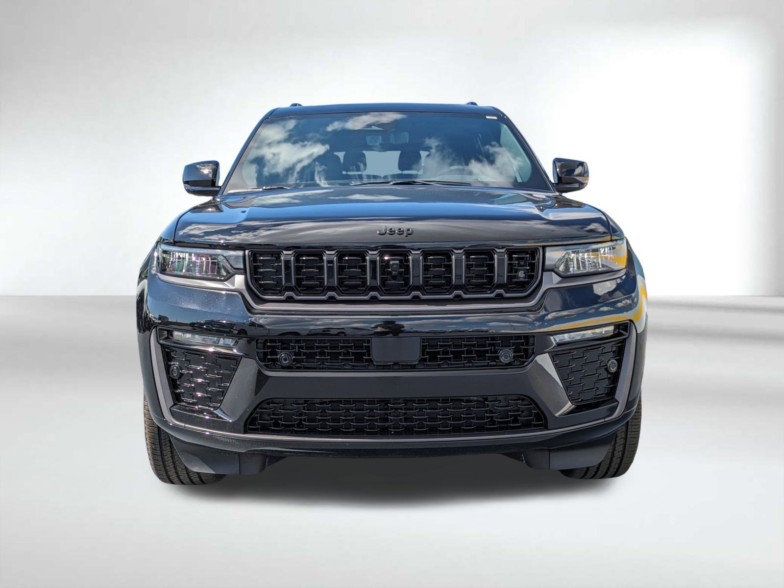 New 2026 Diamond Black Crystal Pearl-Coat Exterior Paint Jeep Limited image 8