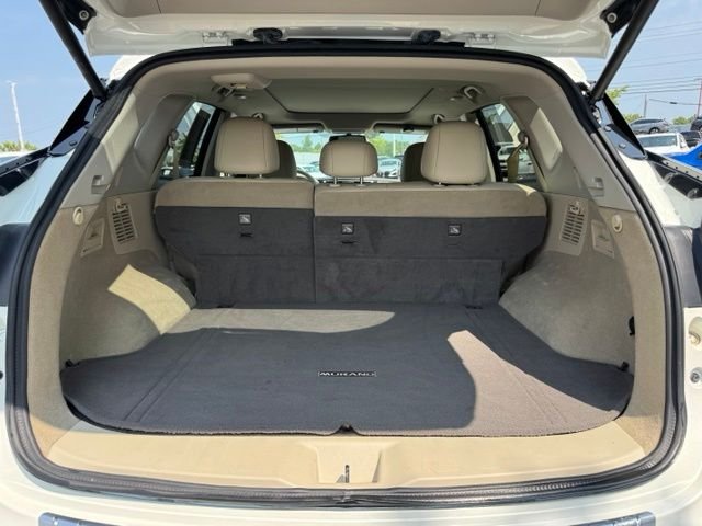 Used 2018 White Nissan SL image 37