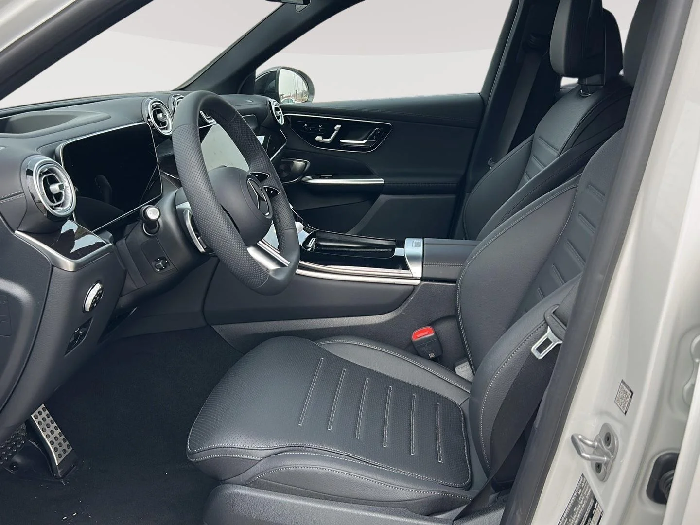 New 2026 Polar White Mercedes-Benz GLC 300 image 13