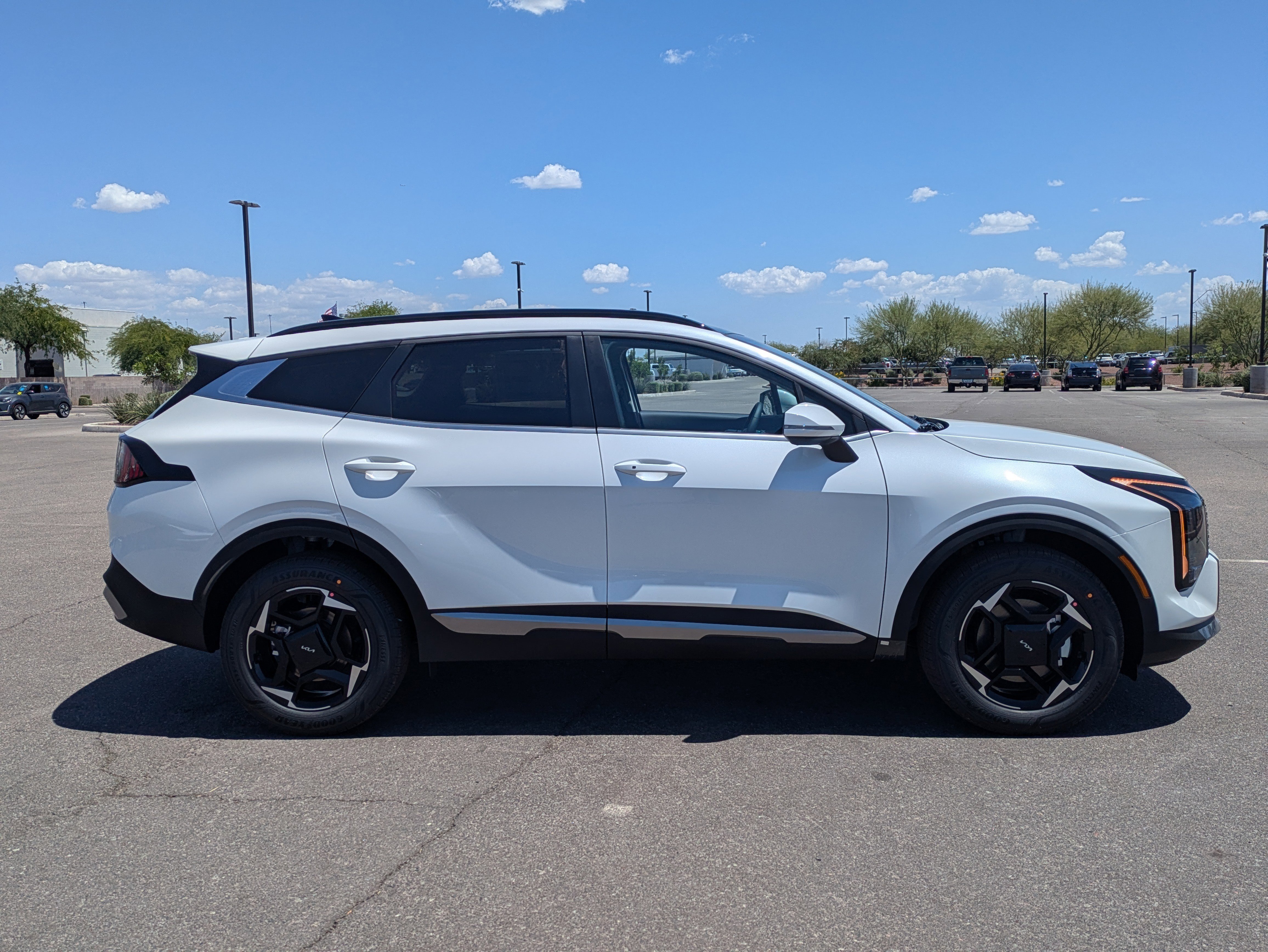 New 2026 Snow White Pearl Kia EX image 6