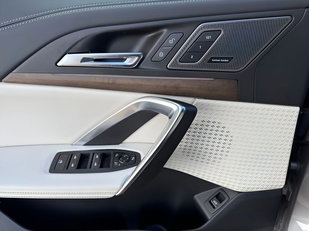 New 2026 Space Silver Metallic BMW xDrive28i image 12