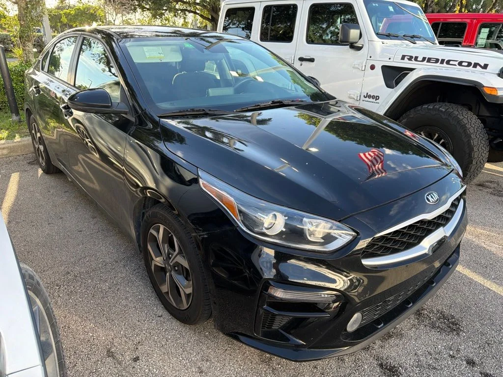 Used 2021 Aurora Black Pearl Kia LXS image 3