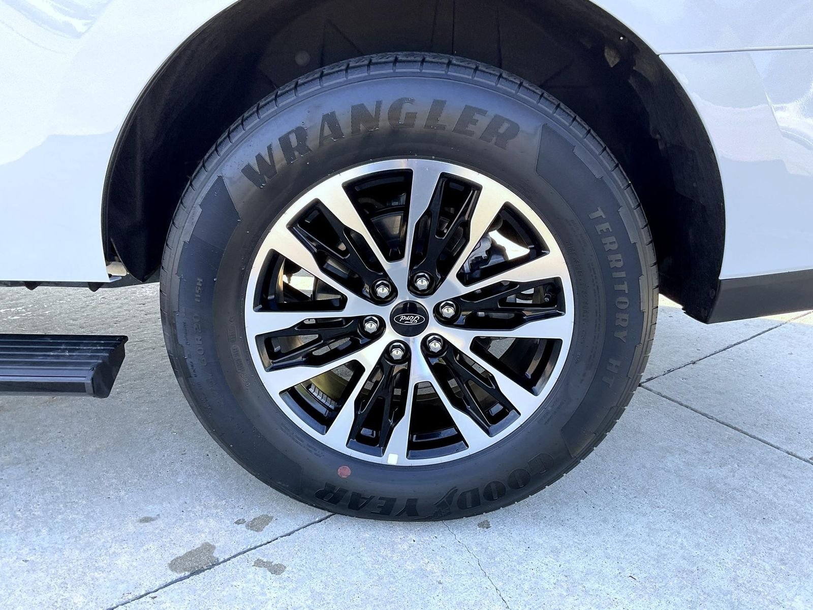 Used 2025 Silver Ford Platinum image 24