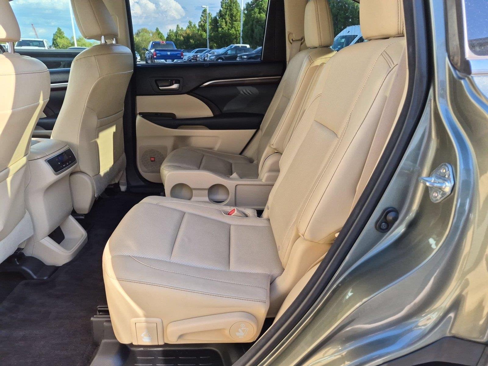 Used 2015 Predawn Gray Mica Toyota Limited image 31