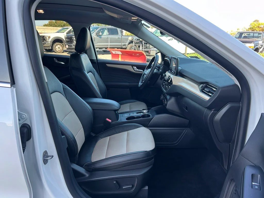 Used 2022 White Metallic Ford Titanium image 32