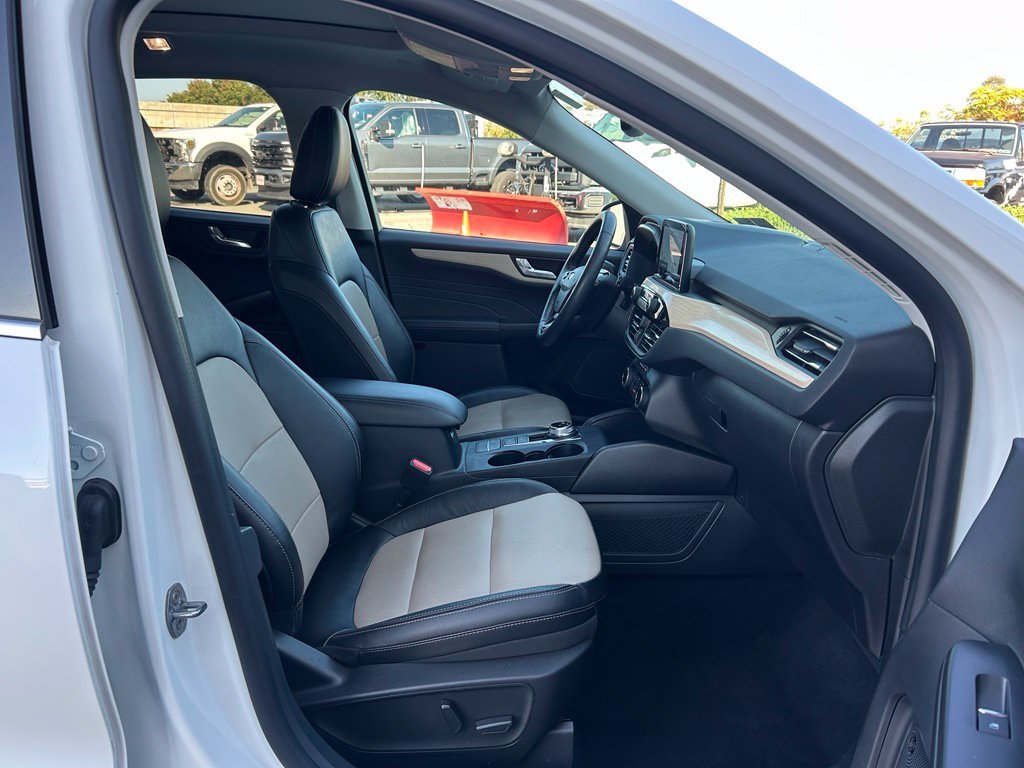 Used 2022 White Metallic Ford Titanium image 32