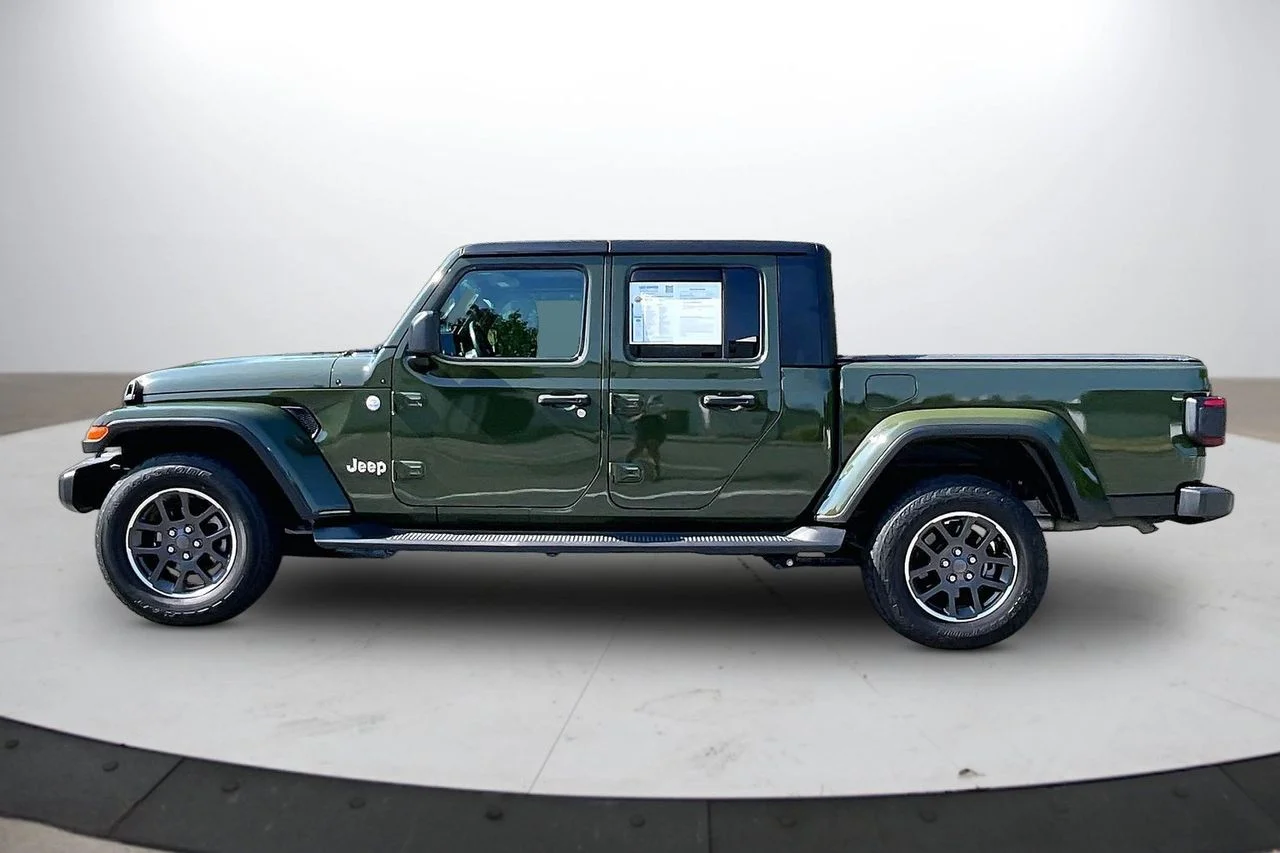 Used 2022 Green Jeep Overland image 5