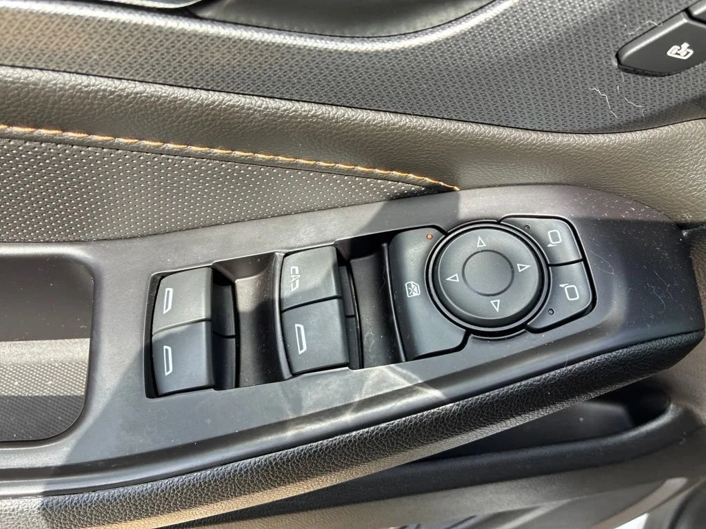 Used 2019 IRIDESCENT PEARL TRICOAT Chevrolet Premier image 9