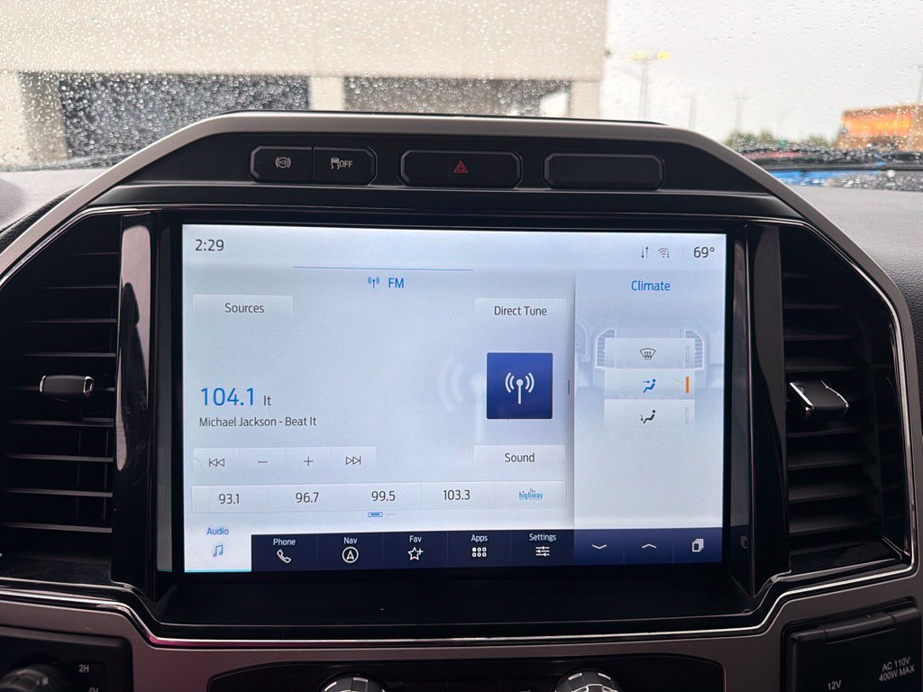 Used 2022 White Ford Lariat image 31