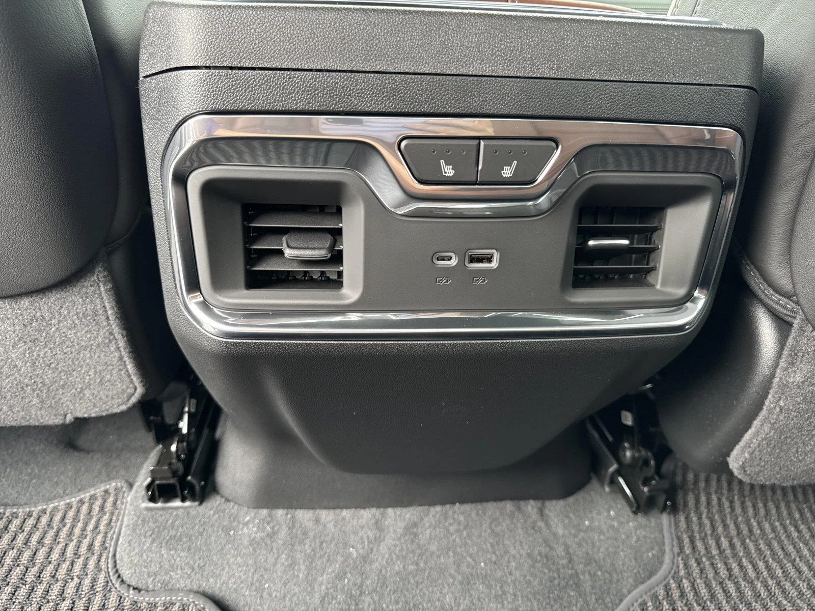 New 2026 Glacier White Tricoat GMC Denali Ultimate image 33