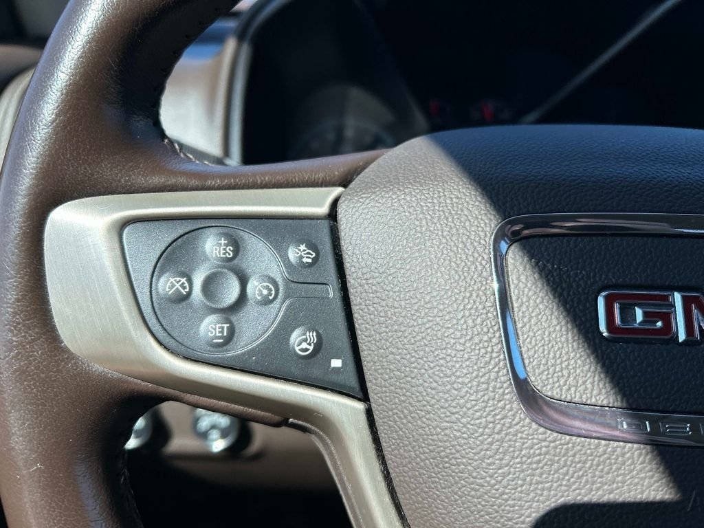 Used 2022 White GMC Denali image 22
