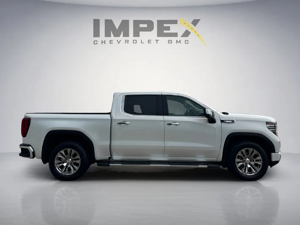 Used 2022 White Frost Tricoat GMC Denali image 6