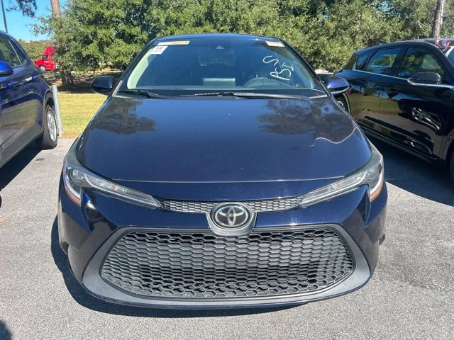 Used 2022  Toyota LE image 2