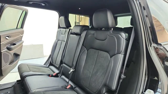 New 2026 Diamond Black Crystal Pearl-Coat Exterior Paint Jeep  image 22