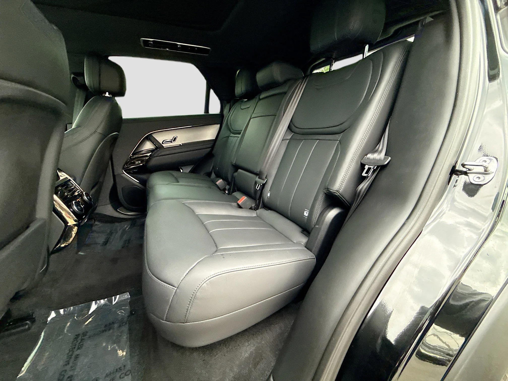 Used 2024 Santorini Black Metallic Land Rover SE image 21
