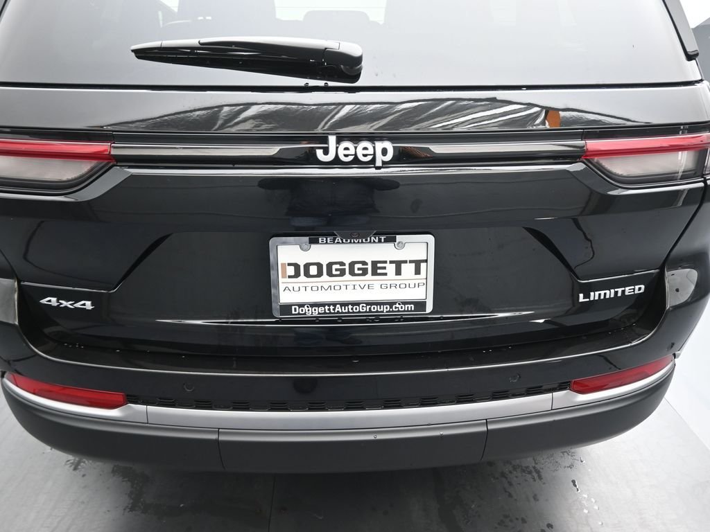 New 2026 Diamond Black Crystal Pearlcoat Jeep Limited image 12