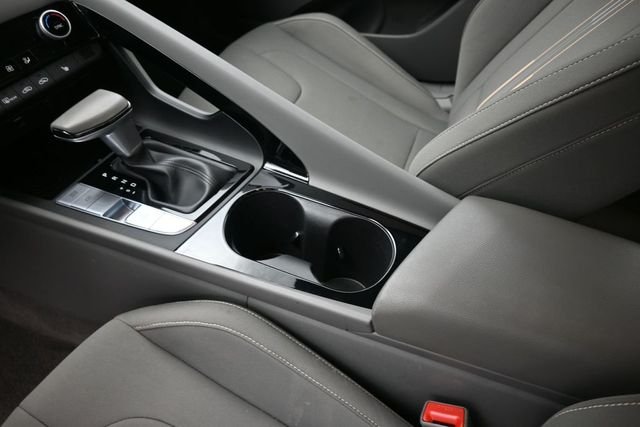 Used 2025 Silver Hyundai SEL Convenience image 32