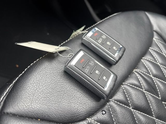 Certified Used 2023 Diamond Black Crystal Pearlcoat Jeep Laredo image 22