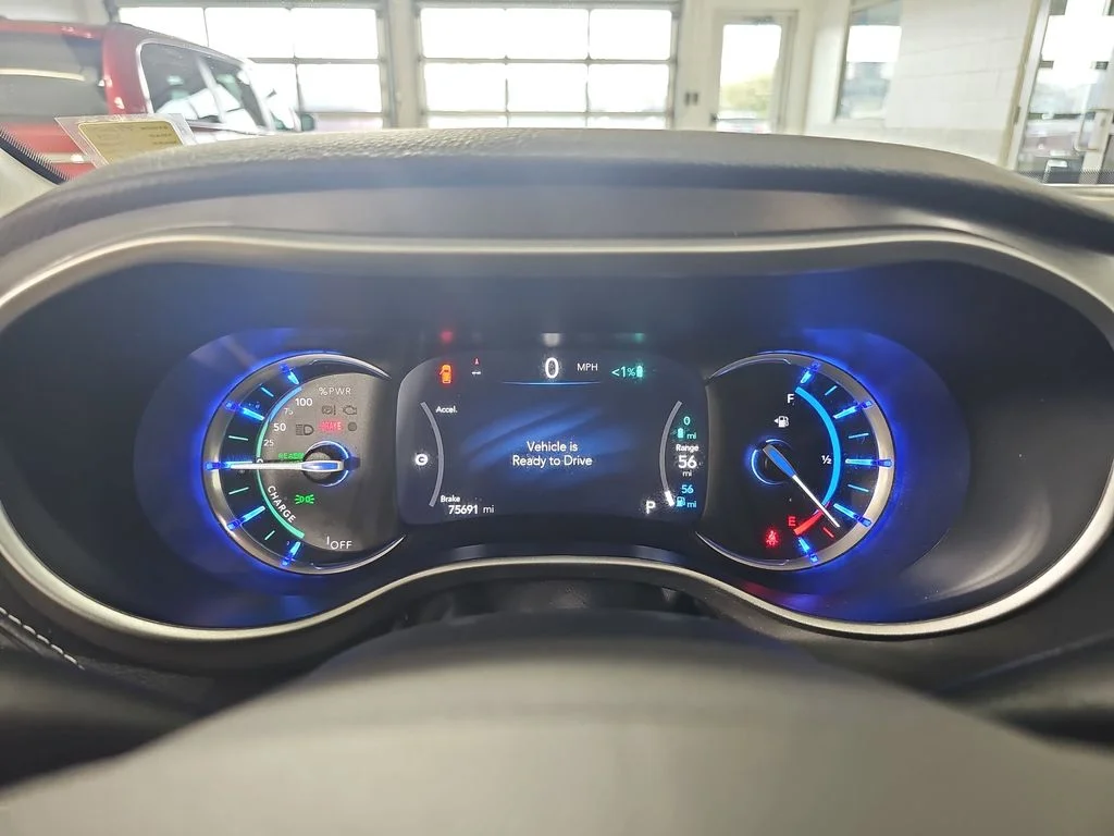 2023 Chrysler Pacifica Hybrid Touring L - Photo 26
