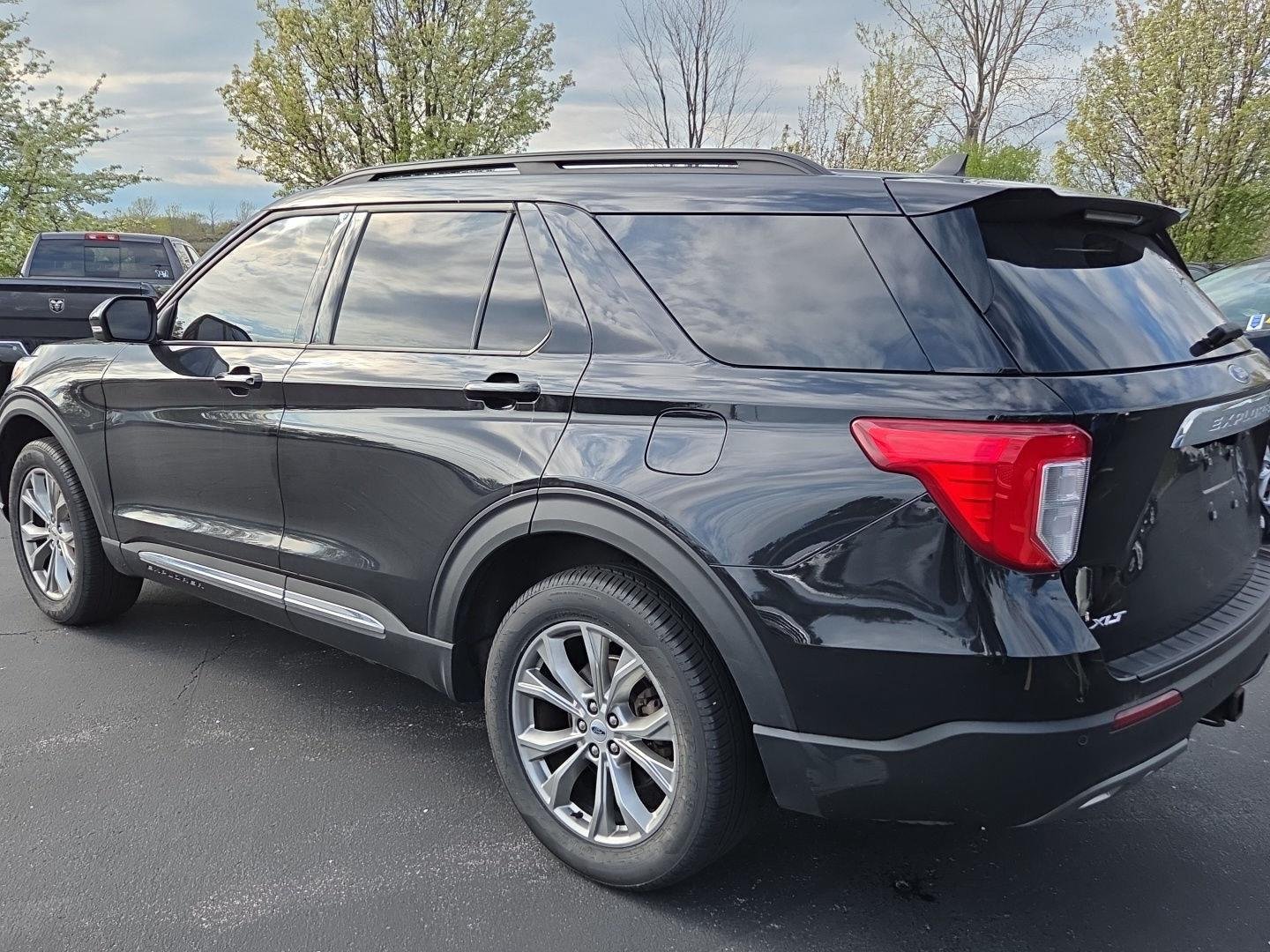 Used 2023 Agate Black Metallic Ford XLT image 4