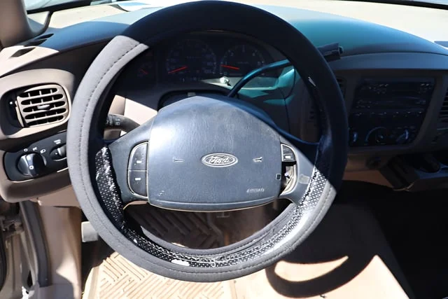 Used 1997 Champagne Ford Lariat image 18