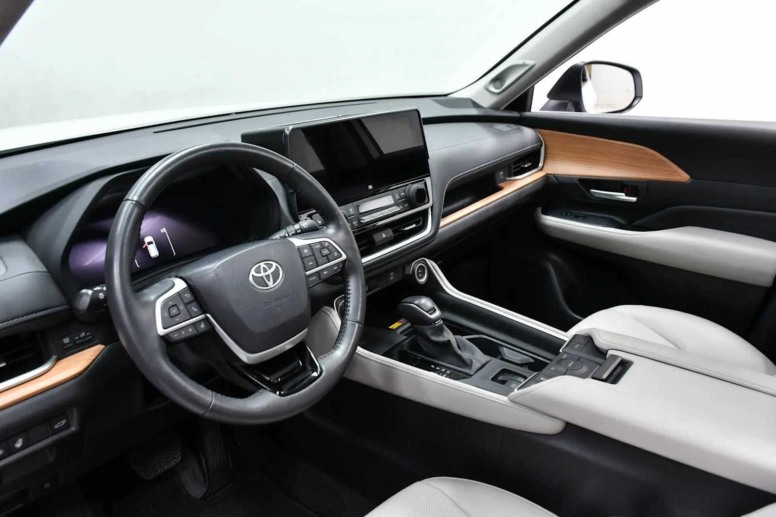 Used 2024 Wind Chill Pearl Toyota Limited image 13