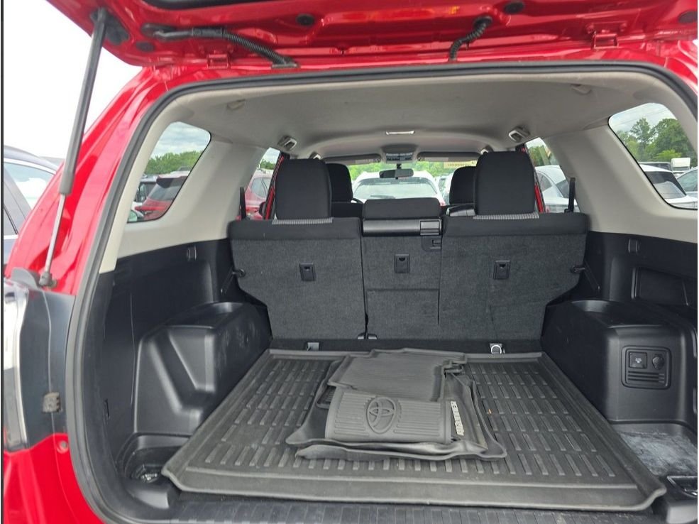 Used 2016 Barcelona Red Metallic Toyota SR5 image 6
